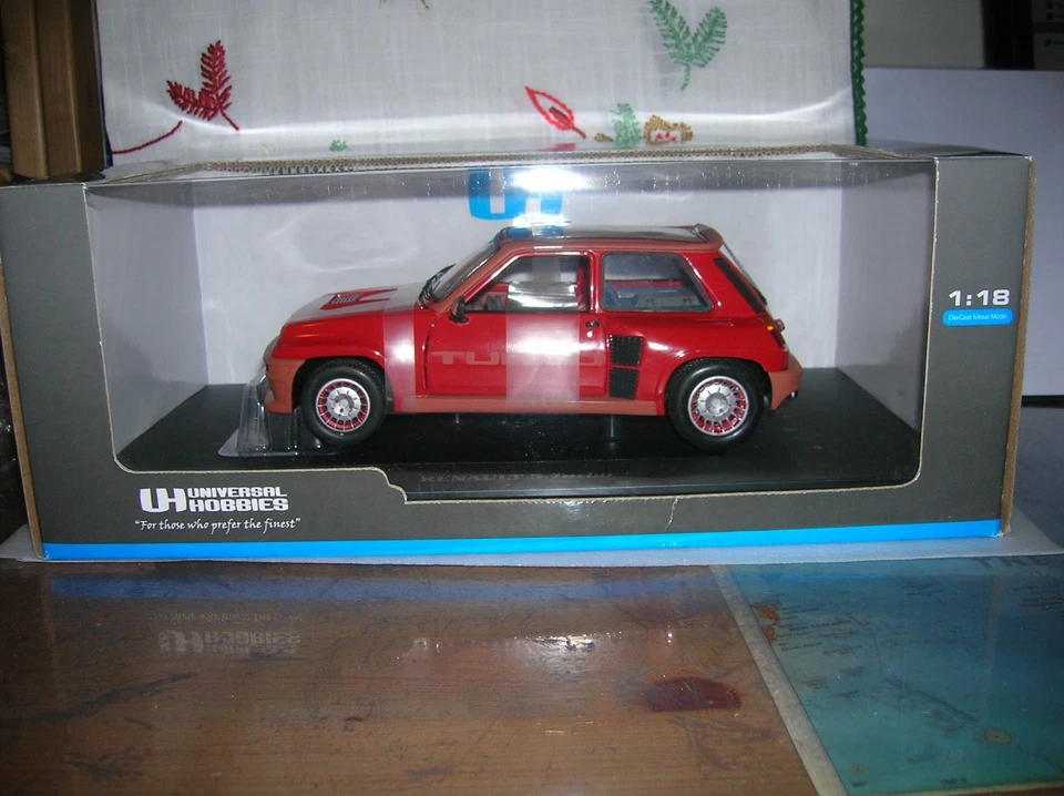Renault 5 R5 turbo 1/18 rossa red stradale Universal Hobbies UH cod. 4520 - Immagine 4 di 4
