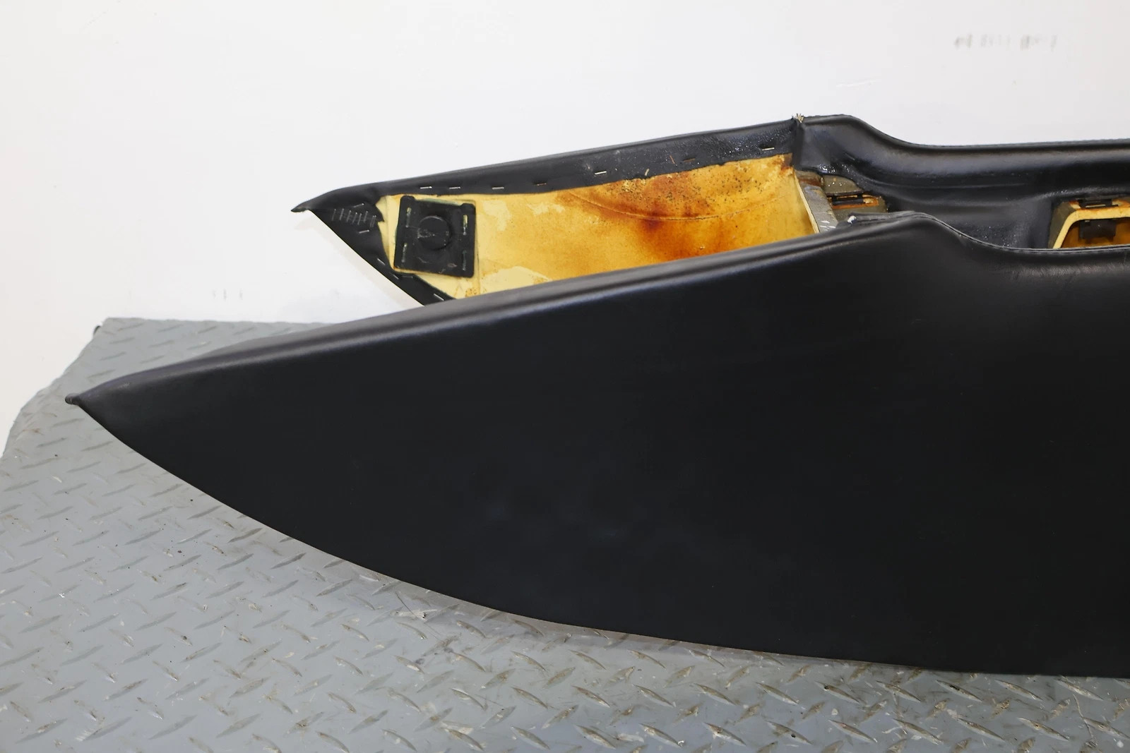06-12 Bentley Flying Spur Front Leather Center Floor Console BARE (Black) Notes