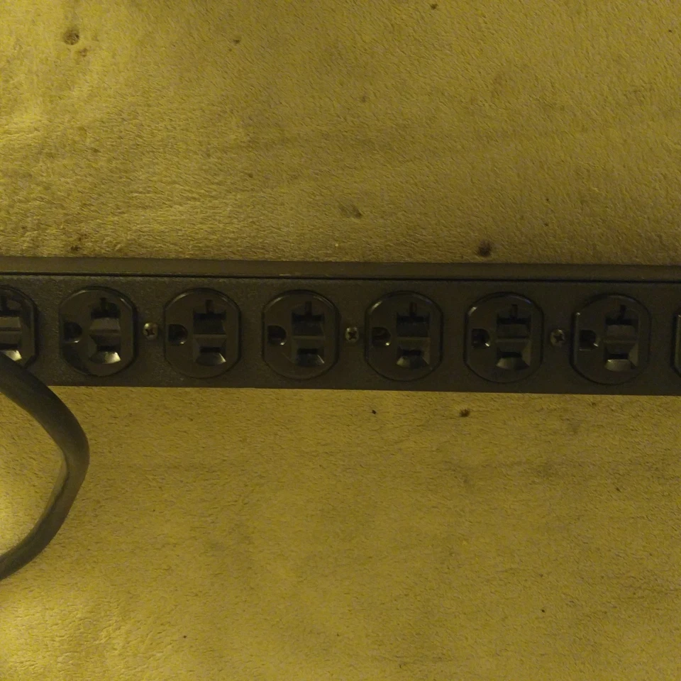    Geist Rack Mount 110v 10 Outlet Power Tap Strip W Digital Display Brcn100-102 - Image 3 of 3
