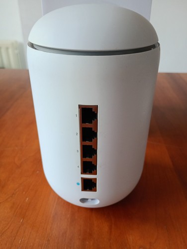 Ubiquiti UDM UniFi Dream Machine All-in-one UniFi Gateway and access point - Picture 3 of 8