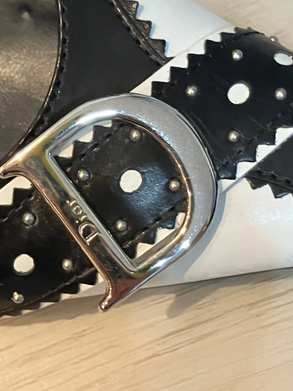 CHAUSSURE AIGUILLE SEXY CHRISTIAN DIOR BOUT POINTU NOIR/BLANC 1 WON DIOR FUL 39