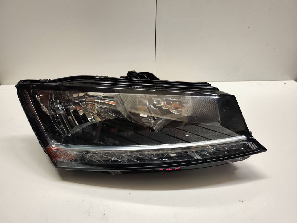 Skoda Fabia Mk3 (NJ) 2020 headlight headlamp 6V1941016D ADO17386 