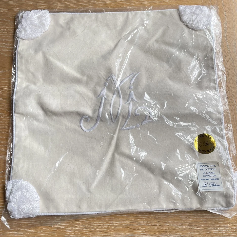 Le Blanc NUEVA Funda de Almohada Bordada Hecha a Mano Inicial M Borlas Crema 16"x16" Foto 4 de 4