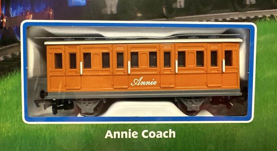 Bachmann HO Scale Thomas & Friends Thomas With Annie & Clarabel Set #00642 - Image 4 of 4