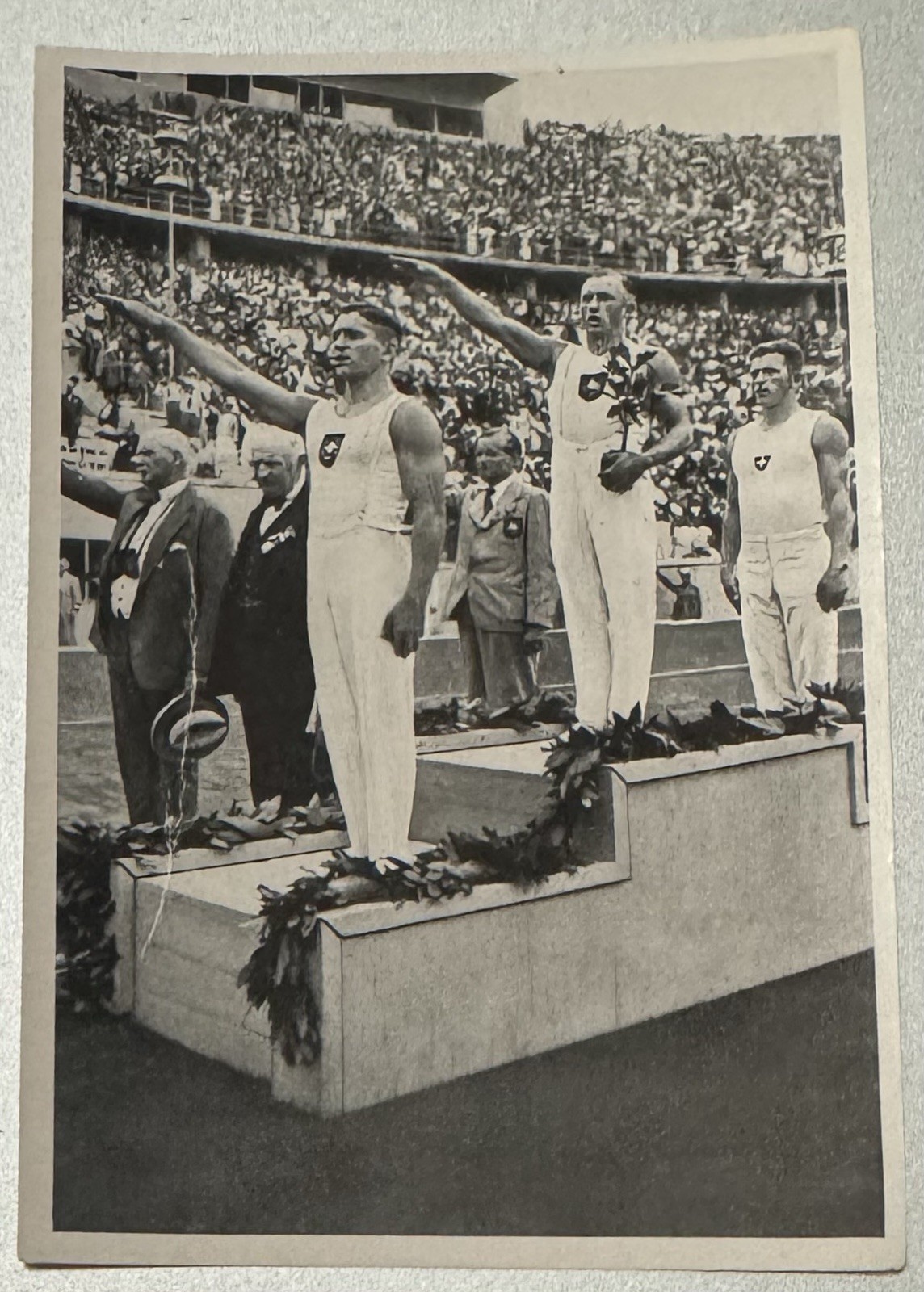 Tarjeta Olympia 1936 #158 - Medalla de gimnasia podio