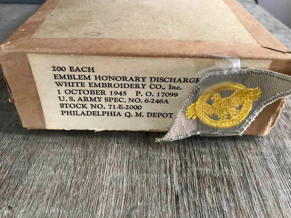 2 WWII Ruptured Duck patches from 1945 dated box Khaki - Image 4 of 4