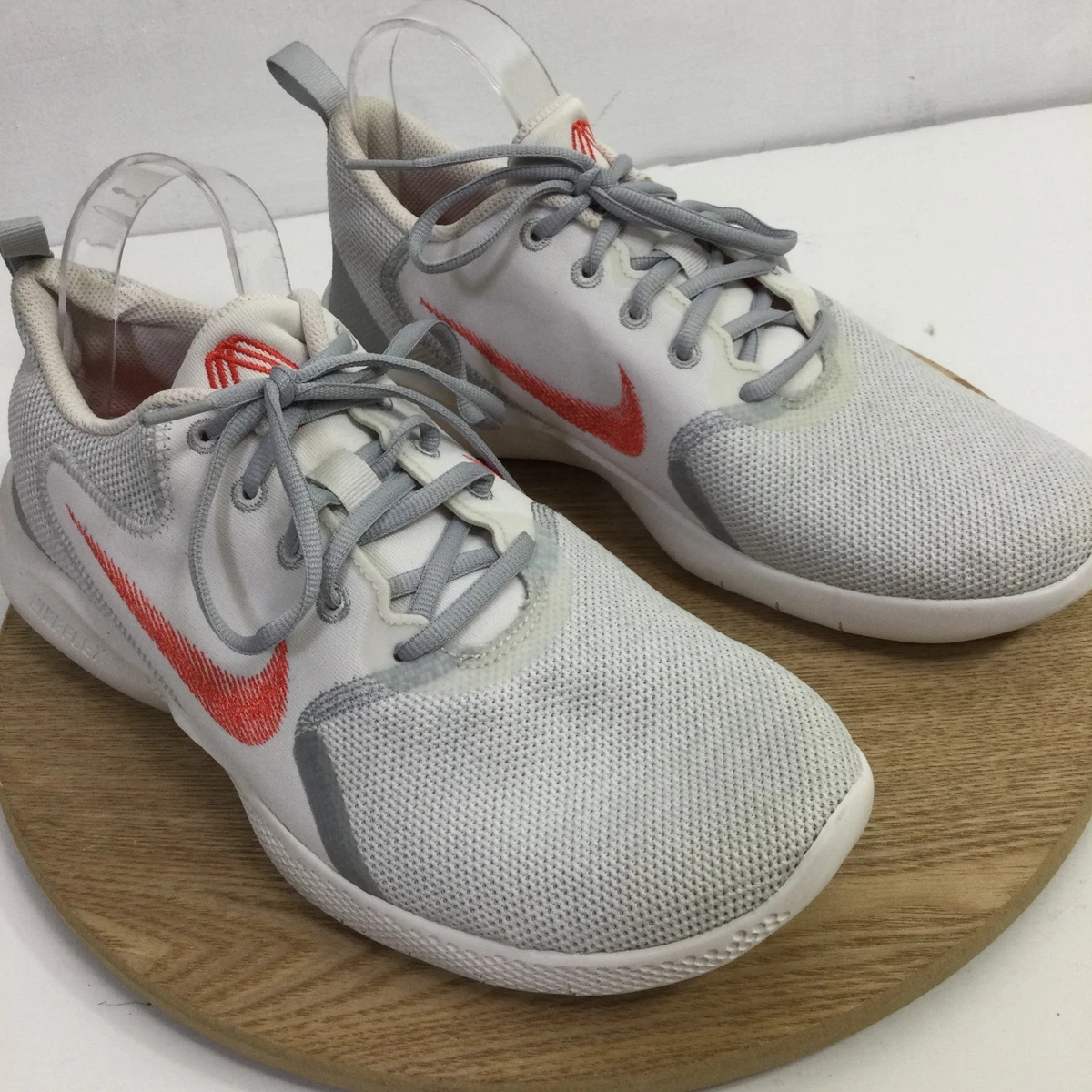 Preços baixos em Nike Flex Experience Run 10 Pure Platinum
