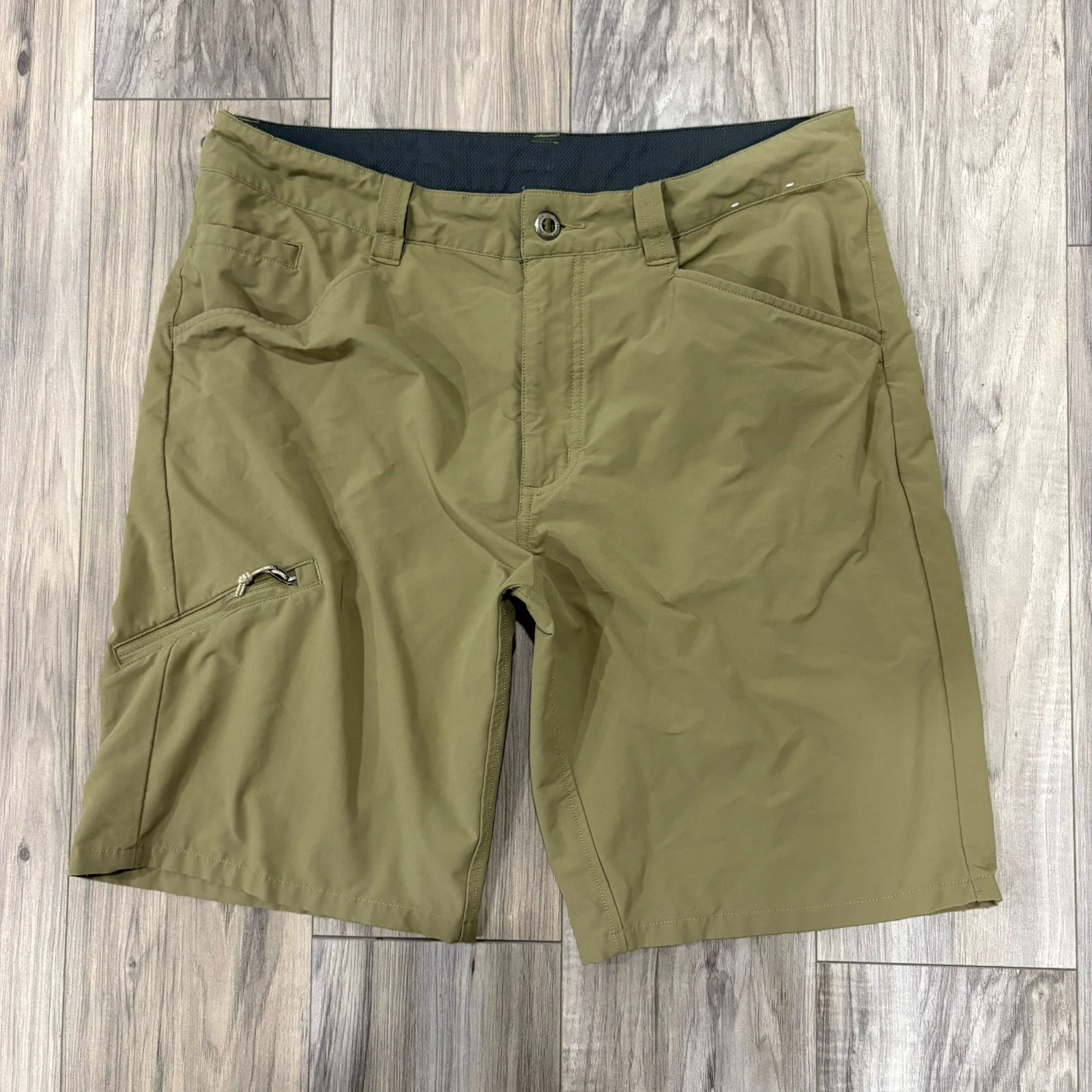 Patagonia Shorts Men’s 32 Ash Tan Quandary Hiking Outdoor Stretch Gorpcore 57826