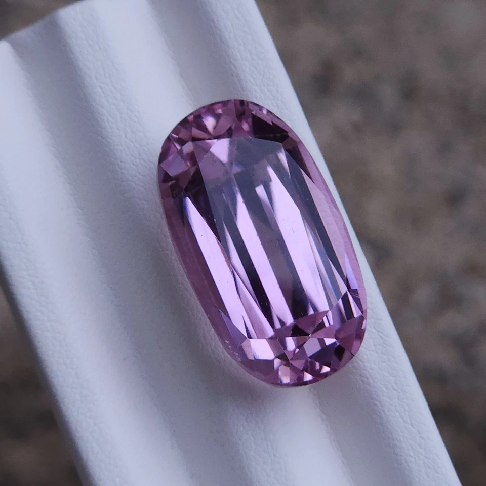 Piedra preciosa suelta de kuncita rosa natural de 38,2 quilates de Afganistán Foto 2 de 4