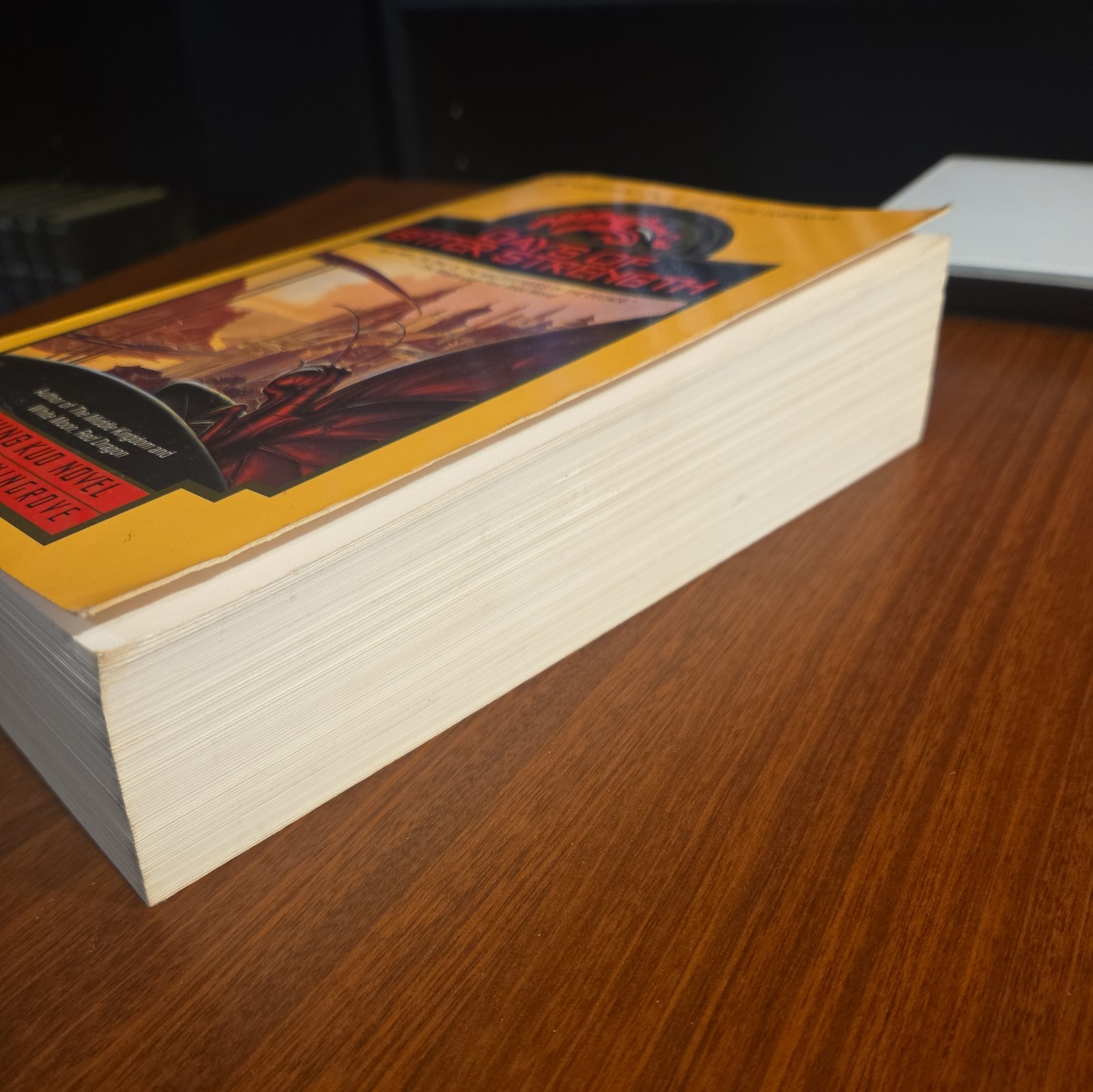 Days of Bitter Strength (CHUNG KUO) by David Wingrove Paperback 1997