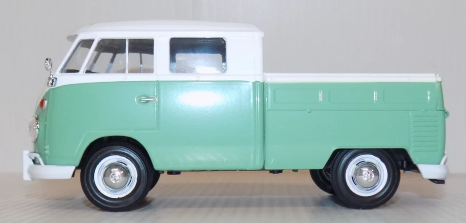 MotorMax Volkswagen Type 2 (T1) Double Cab Pickup White/Green #79343 MIB - Image 2 of 4