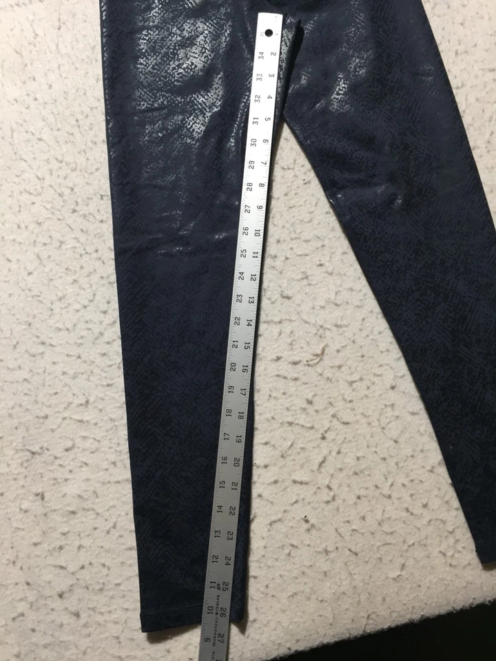 Leggings femininas Offline by Aerie M média azul marinho pele de cobra brilhante - Imagem 3 de 4