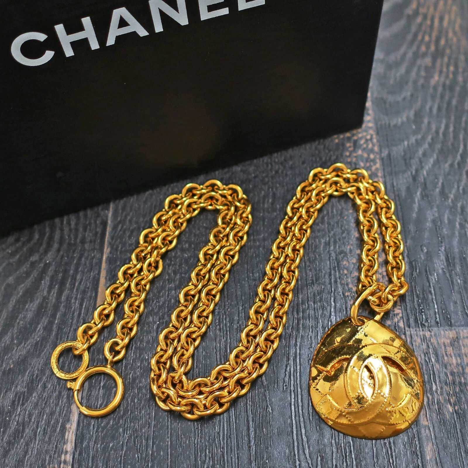 Collana CHANEL placcata oro logo CC rotonda vintage catena ciondolo #665c rialzo