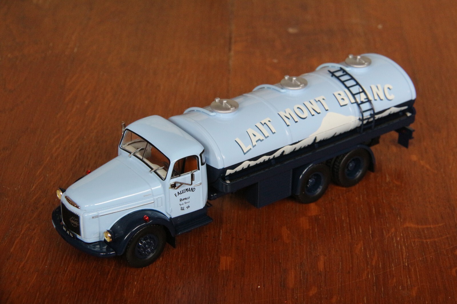 Camion Citerne Volvo N88 1967 pour Collectionneur de Miniatures