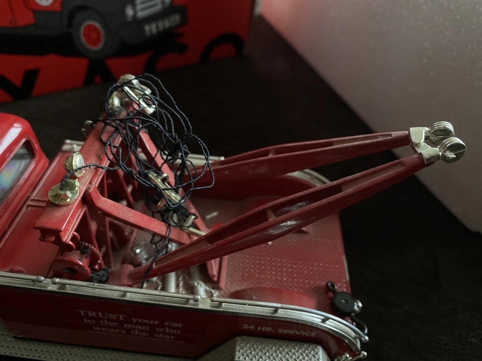 FIRST GEAR TEXACO 1957 INTERNATIONAL R-200 TOW TRUCK RED & BLACK No Box 18-2160 - Image 4 of 4