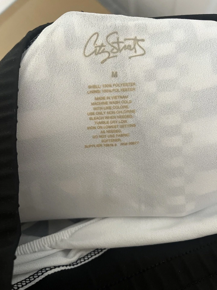 Pantalones Cortos City Streets Juniors Talla M Precio de venta sugerido por el fabricante $32.00 Negro-blanco Azteca Tribal Polines Foto 3 de 4