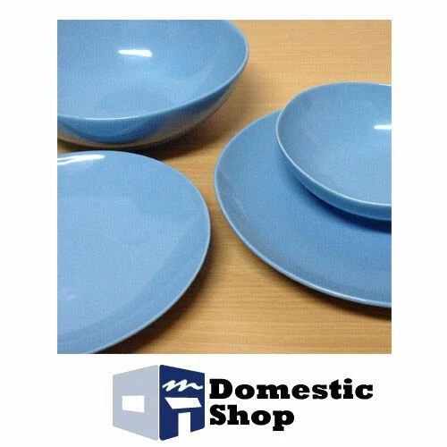 Piatti da tavola e portata blu in porcellana