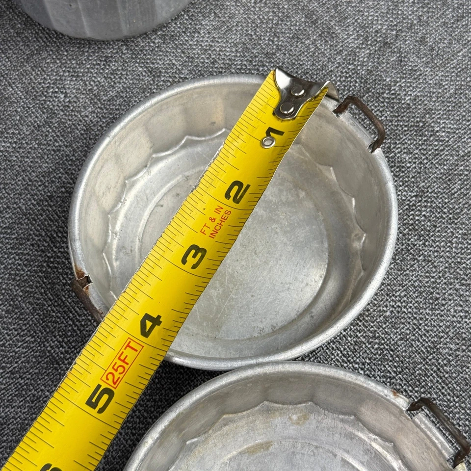 Lote de utensilios de cocina de aluminio vintage para niños cafetera magdalenas sartén para hornear Foto 3 de 4