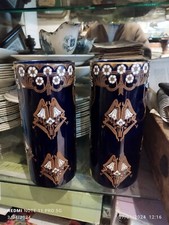 Vase tubulaire en faïence de Lunéville à décor floral émaillé sur fond bleu nuit