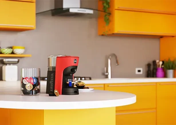 Lavazza Tiny Eco A MODO MIO LM840 Macchina Caffè Automatica Capsule 0,6L - Rosso - Immagine 3 di 4