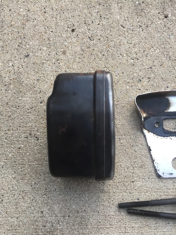 Jonsered CS2137 Chainsaw OEM - Muffler With Gasket/Heat Shield - Изображение 3 из 4