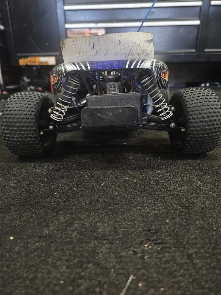 Traxxas NITRO GAS powered RC With Trans & Recv JUST add BATT'S & FUEL N GO! - Image 4 of 4