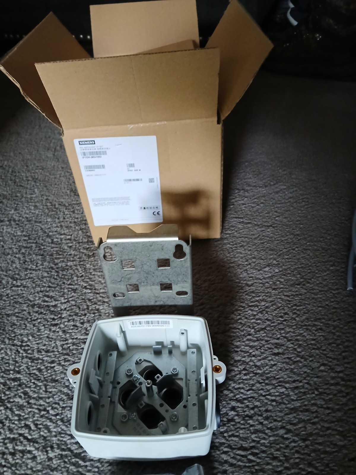 Siemens Ass. Wall Bracket 1/2" NDP