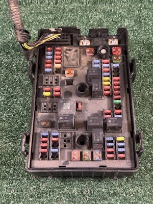 2017 Chevrolet Express 2500 Van OEM Fuse Box 84084774 Used