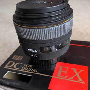 Sigma 30mm F1.4 EX DC HSM Lens for Canon EF-S