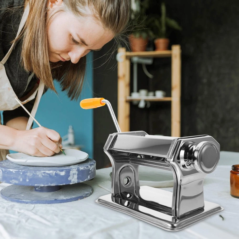 Máquina de rodillos de arcilla plateada con mango ergonómico para proyectos de arcilla polimérica hágalo usted mismo