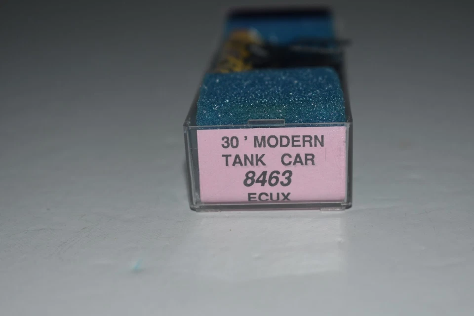 N Scale Roundhouse ECUX 30' Tank Car C49843 - Image 2 of 2