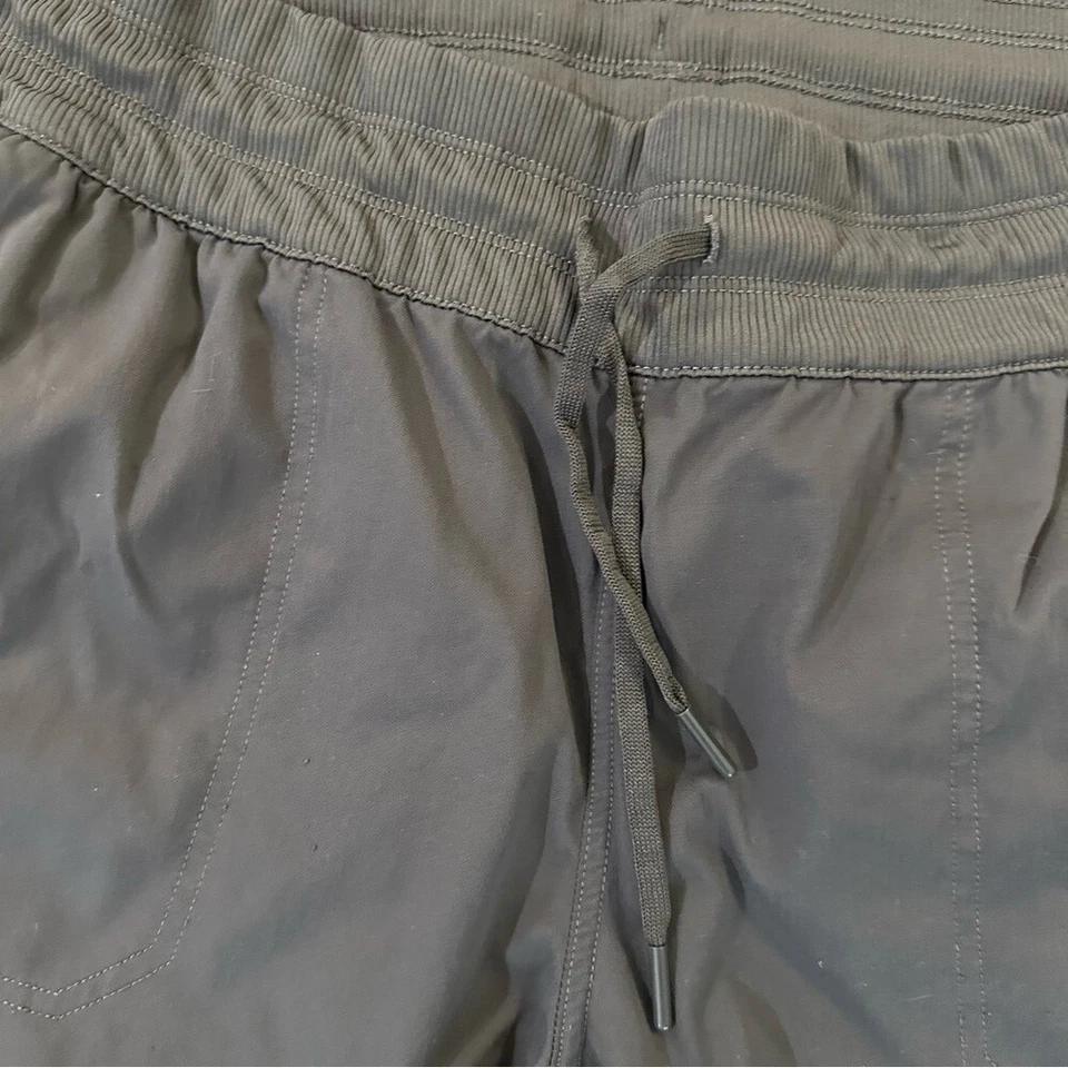 Pantalones para mujer The North Face recortados gris oscuro Dri-Fit talla XL GUC Foto 3 de 4