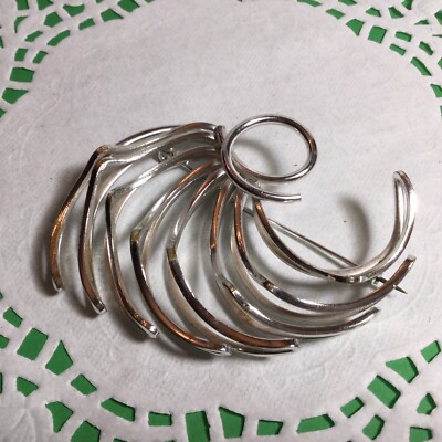 PRETTY MODERNIST DESIGN SILVERTONE BROOCH UNIQUE DESIGN NICE