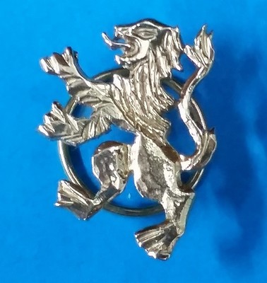 Klappenschild aus 18 Karat GOLD LÖWE. HANDMADE. Gewicht 2,35 gr. 19 x 13 mm