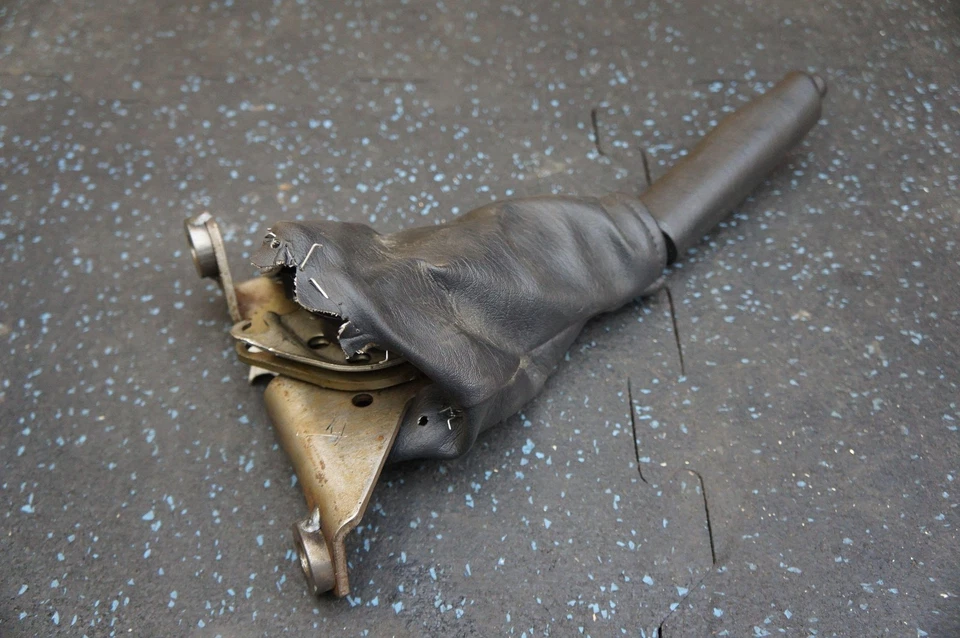 Conjunto de palanca de manija de freno de estacionamiento OEM Plymouth Prowler 1997-02 Foto 2 de 4