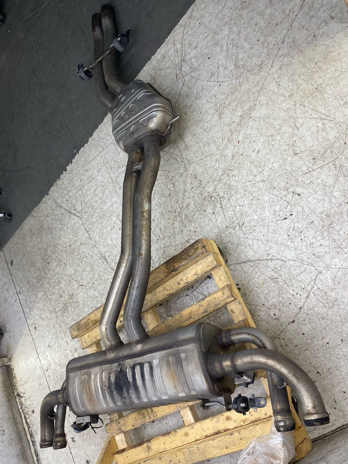 2016-2020 BENTLEY BENTAYGA 6.0L W12 REAR CENTER MUFFLER EXHAUST PIPE 36A253611A