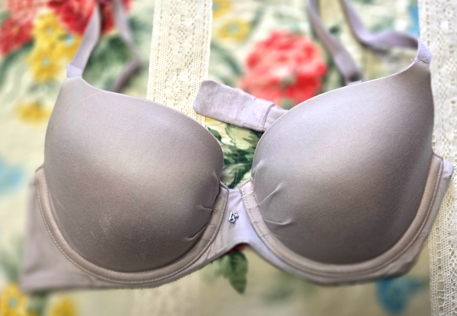 Victoria's Secret Fabulous Beige lined Demi/Demi-Buste Bra Size 32D