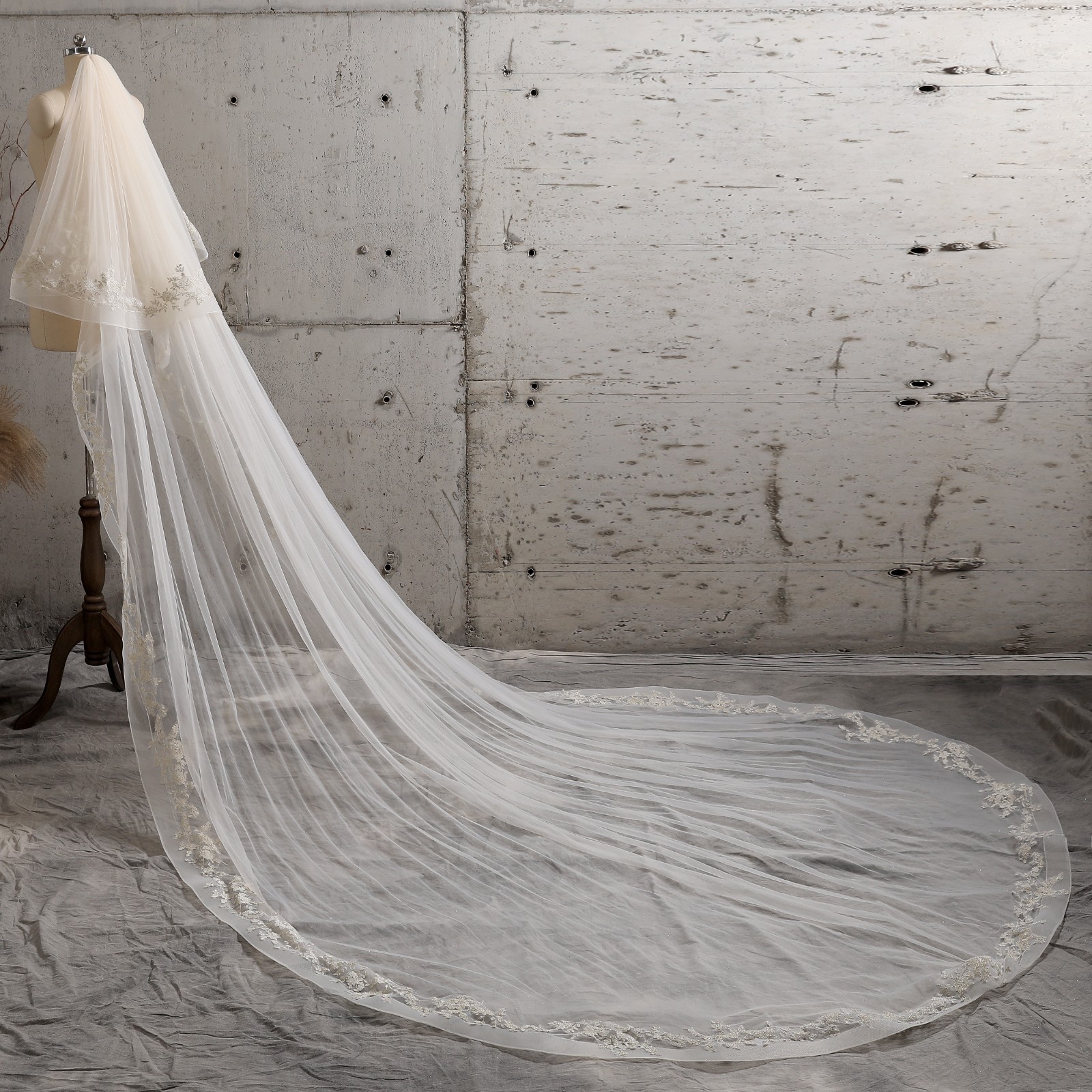 2-Layer Wedding Veil Beautiful Bridal with Blusher Floral Veil thumbnail 4