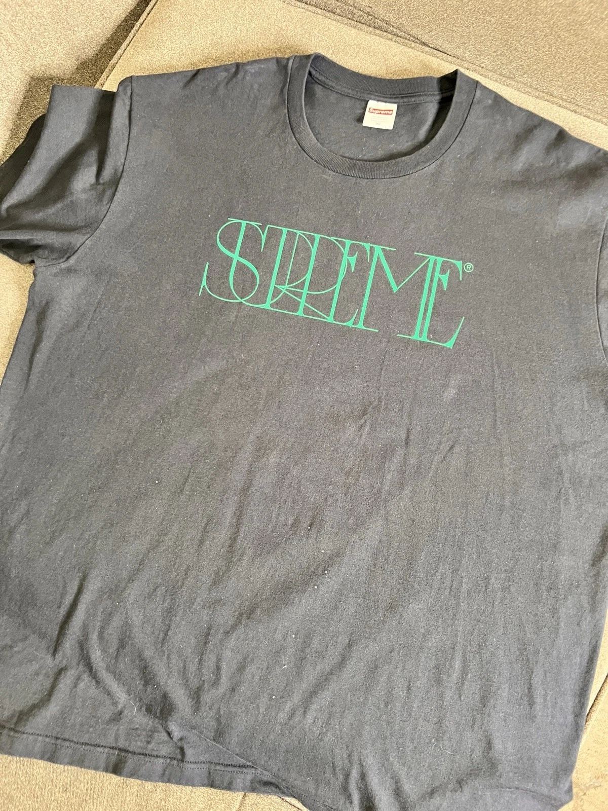 Tee shirt Supreme (bleu foncé, pas gris) taille XL