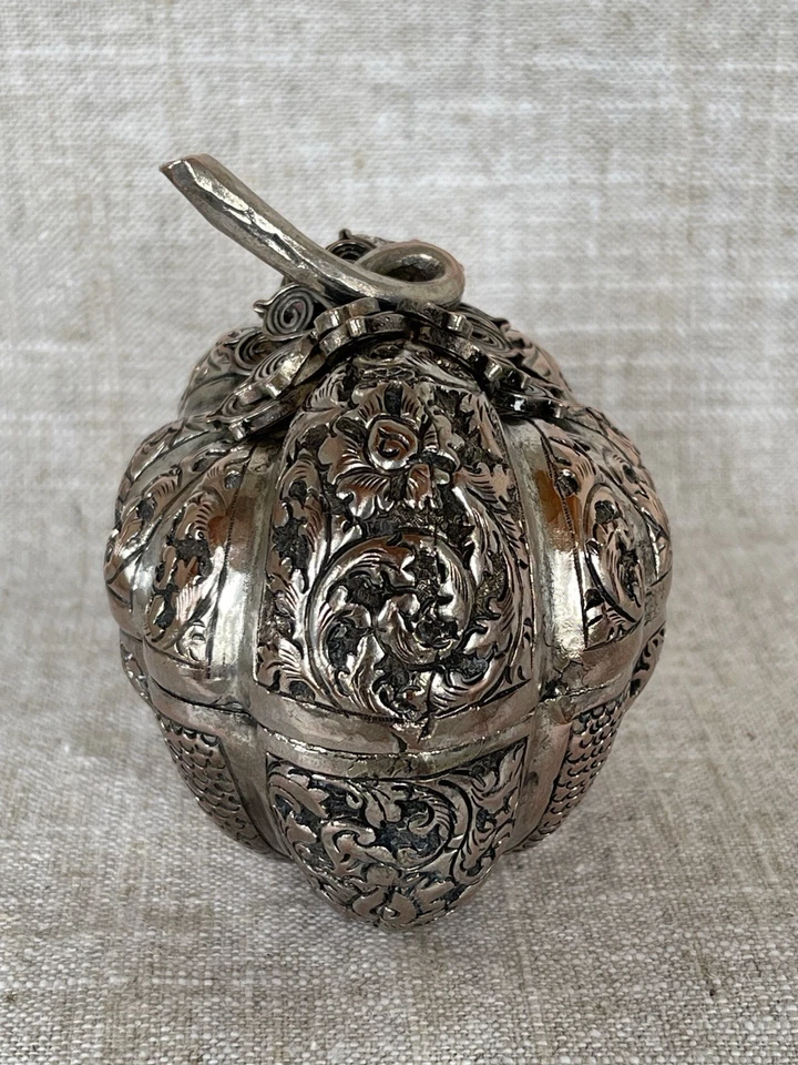 Caja grande vintage de cobre y plata de nueces de betel camboyano reposada calabaza ornamentada Foto 4 de 4