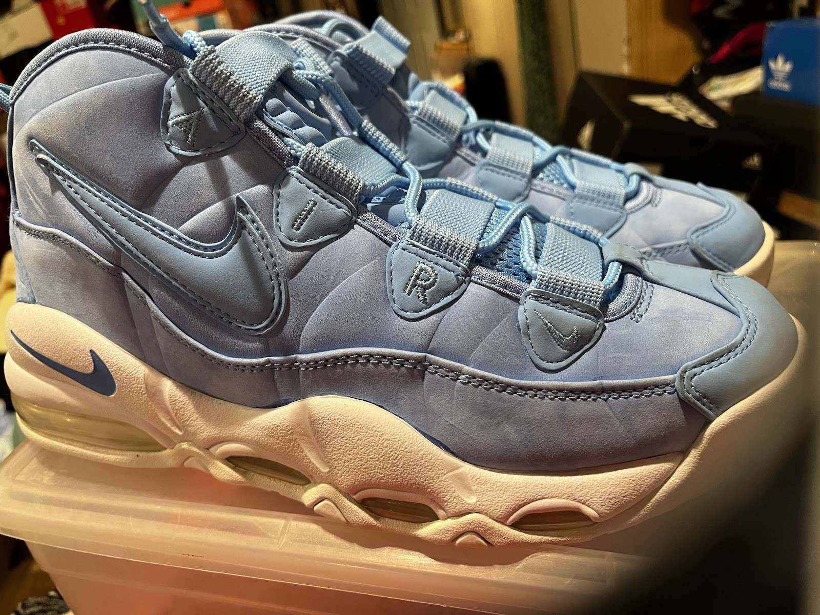 Nike Air Up-Tempo Men’s Sneakers Size 9 Item Number 922932–400 ￼