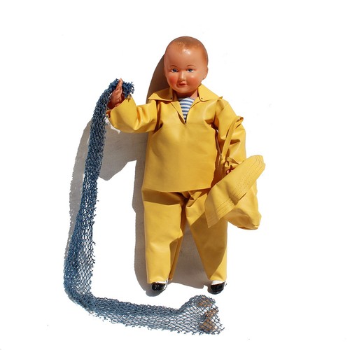 Ancienne poupée PETITCOLLIN en celluloïd / pêcheur Breton ciré jaune 25 cm - Picture 4 of 5
