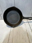 Unmarked Wagner Ware Cast Iron Skillet #5 Vintage, Seasoned. Lays Flat.