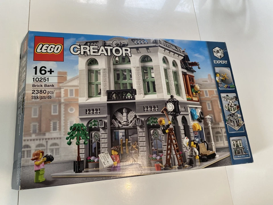 LEGO Modular Buildings 10251 Brick Bank, photo 1 sur 3