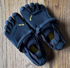 Vibram Men's Fivefingers KSO Water Shoes, Black, 42 EU/9-9.5 US - EUC M148