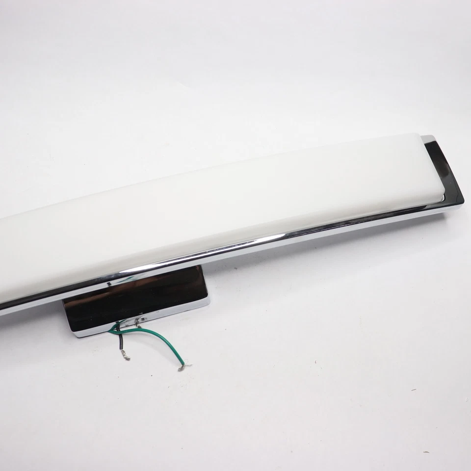 Barra de luz LED para tocador de baño Hampton Bay 5-CCT - solo luz Foto 3 de 4