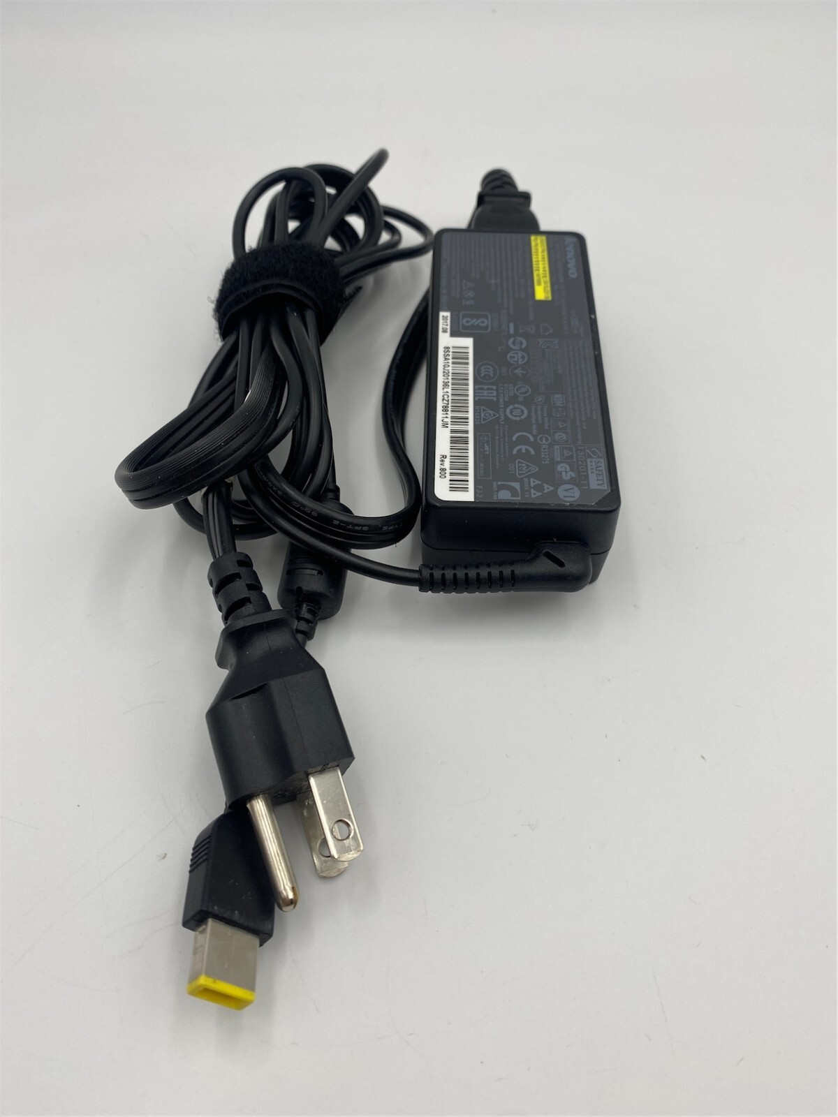 Lenovo AC ADAPTER 65W 100-240Vac 3P 00PC757 54Y8868 54Y8964 