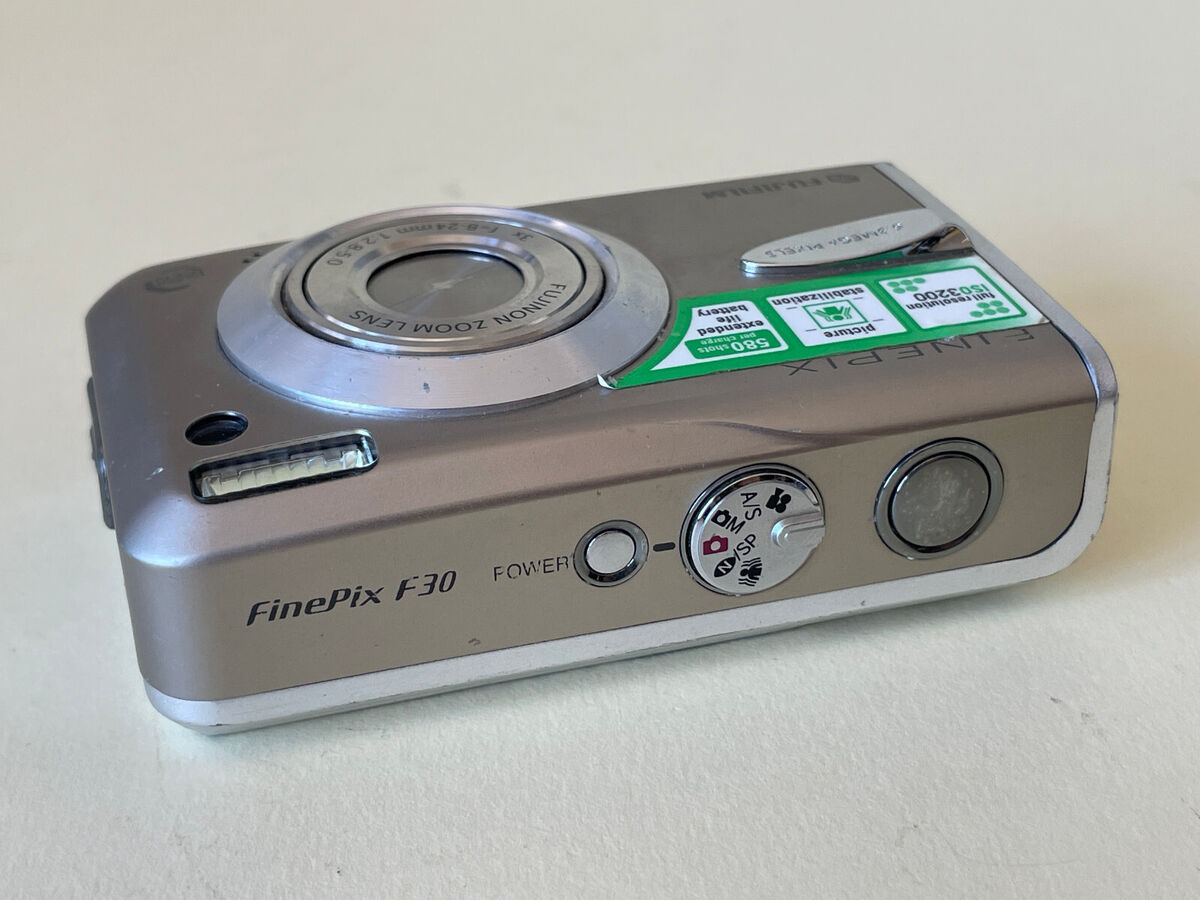 Fuji FinePix F30 6.3MP Super CCD Digital Camera -for parts Fuji FinePix F30 6.3MP Super CCD Digital Camera -for parts