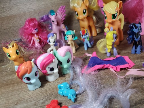 My Little Pony Random lot of 41 small/medium/Large sized and some accessories - Picture 2 of 9