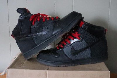 mighty crown nike dunks